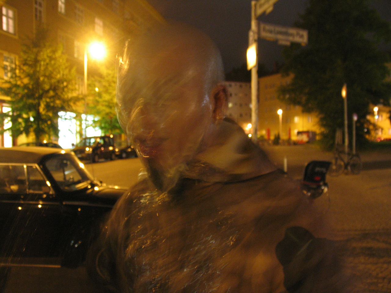 Photographic documentation of RYLLEGA Berlin (Performance by Nguyen Anh Tuan, 21 September 2008)